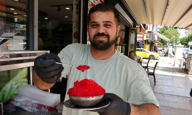 Mersin’de Sıcak Hava Etkisiyle Plajlar Doldu