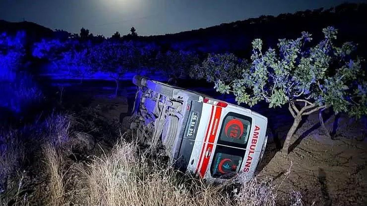 Pervari\'de Ambulans Şarampole Devrildi