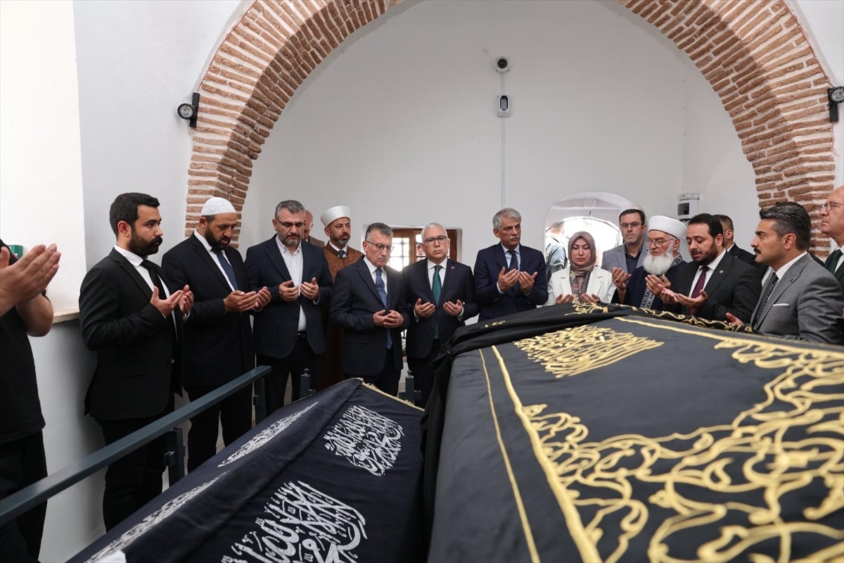 Şems-i Sivasi\'nin Sanduka Puşidesi Yenilendi