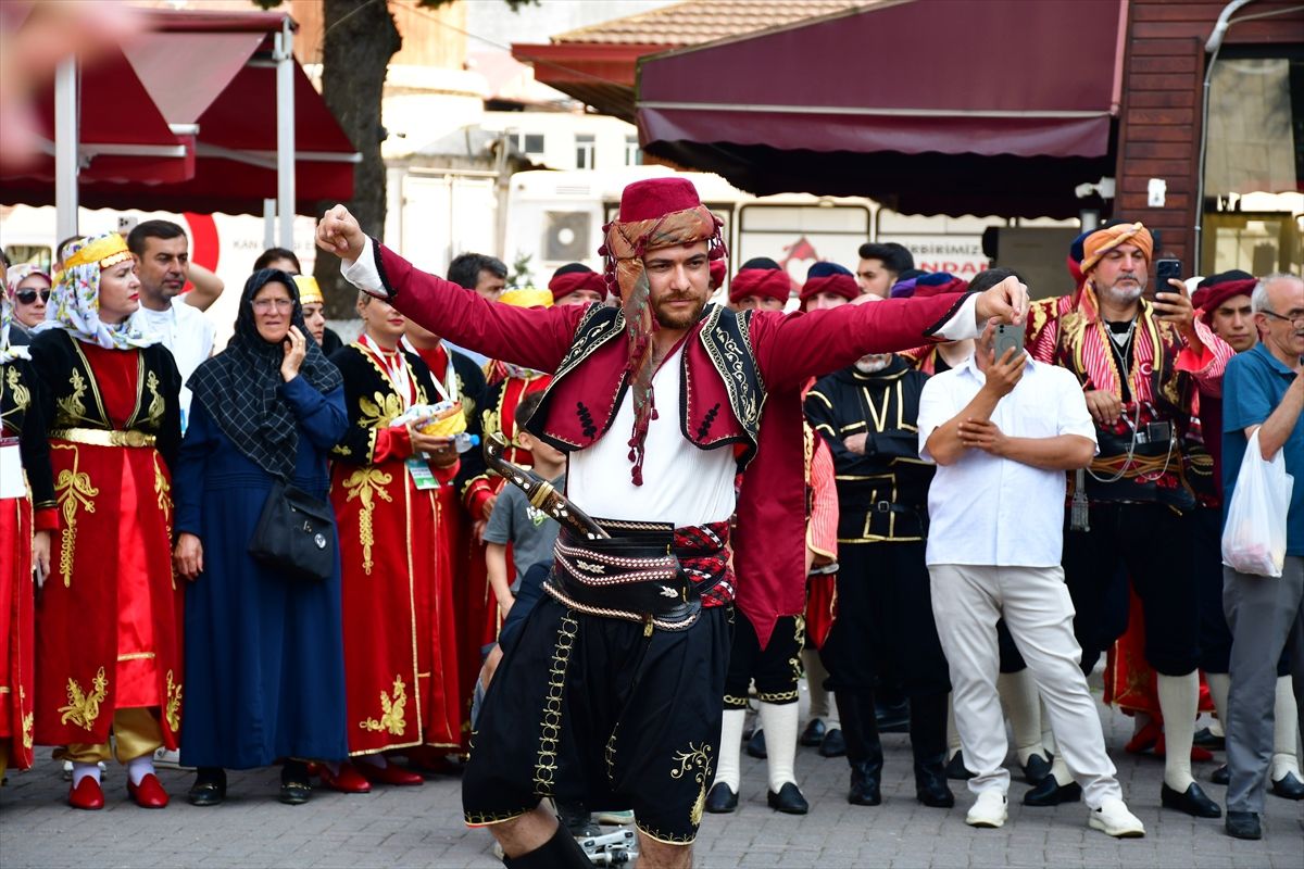 Samsun\'da Halk Oyunları Şenliği Başladı