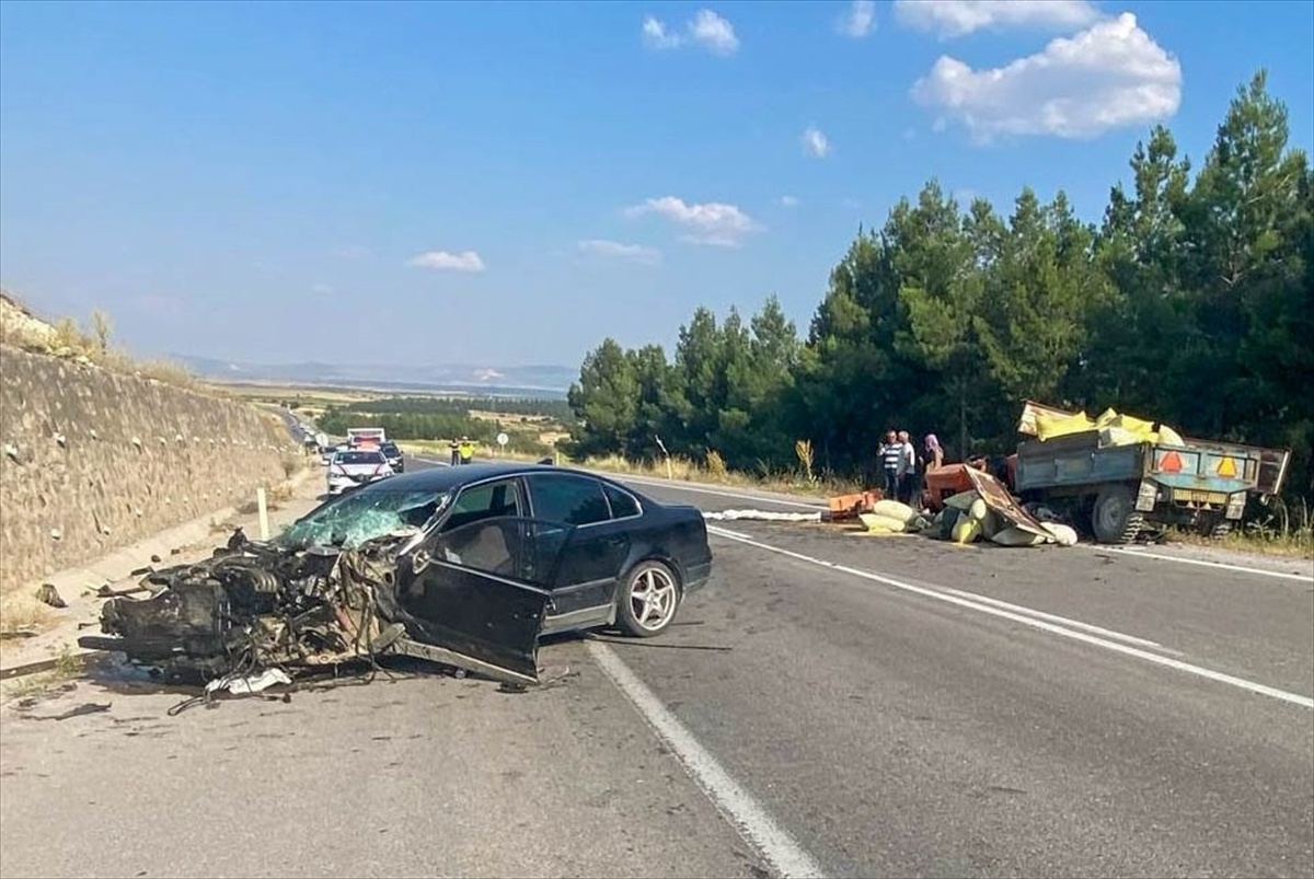 Uşak\'ta Trafik Kazası: 4 Yaralı