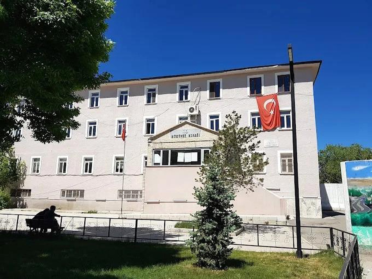 Tutak\'ta Yeni Hükümet Konağı için Boşaltma
