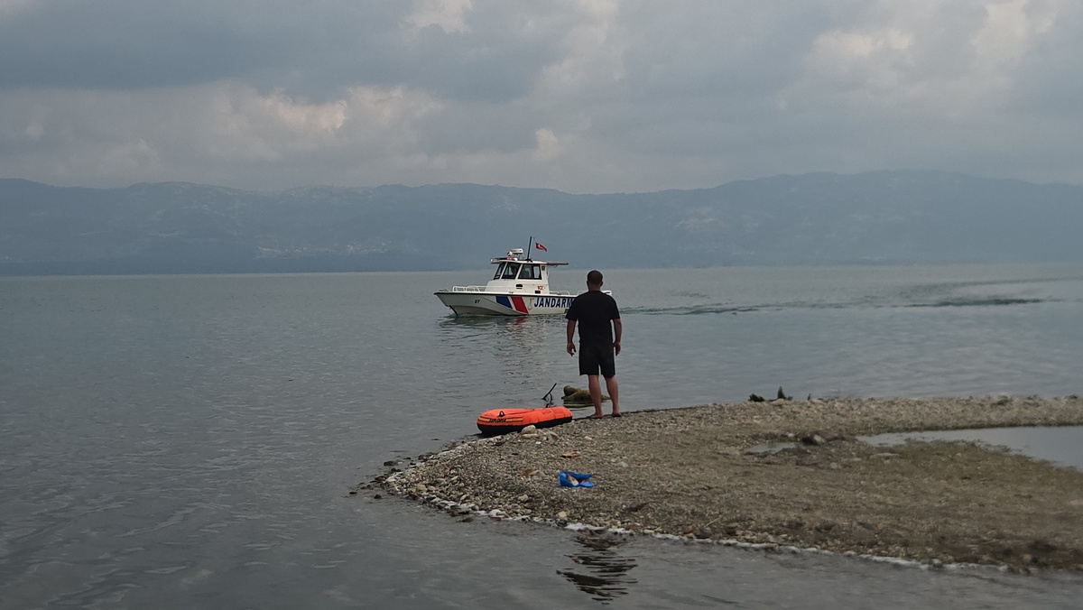 İznik Gölü\'nde Kaybolan İki Genç İçin Arama Başlatıldı