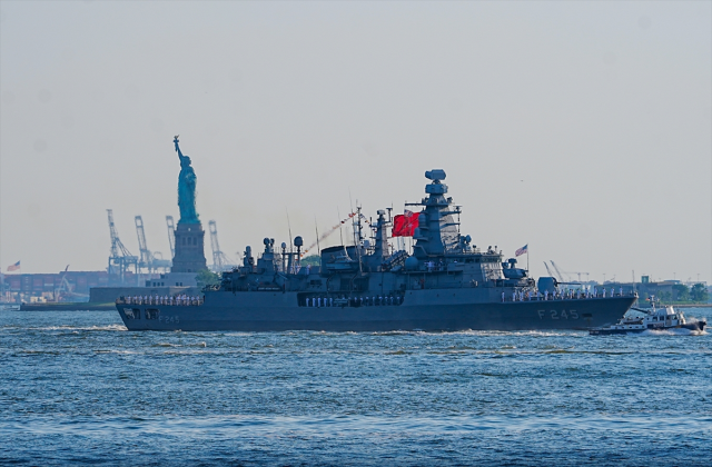 ABD'nin 250. kuruluş yılı töreninde dikkat çeken manzara: New York'ta Türk bayrağı dalgalandı