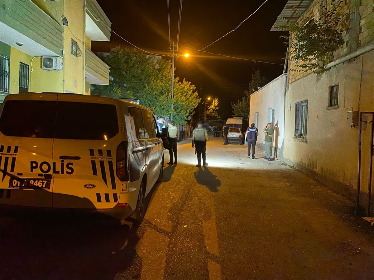 Ceyhan\'da Silahlı Kavga: 4 Yaralı