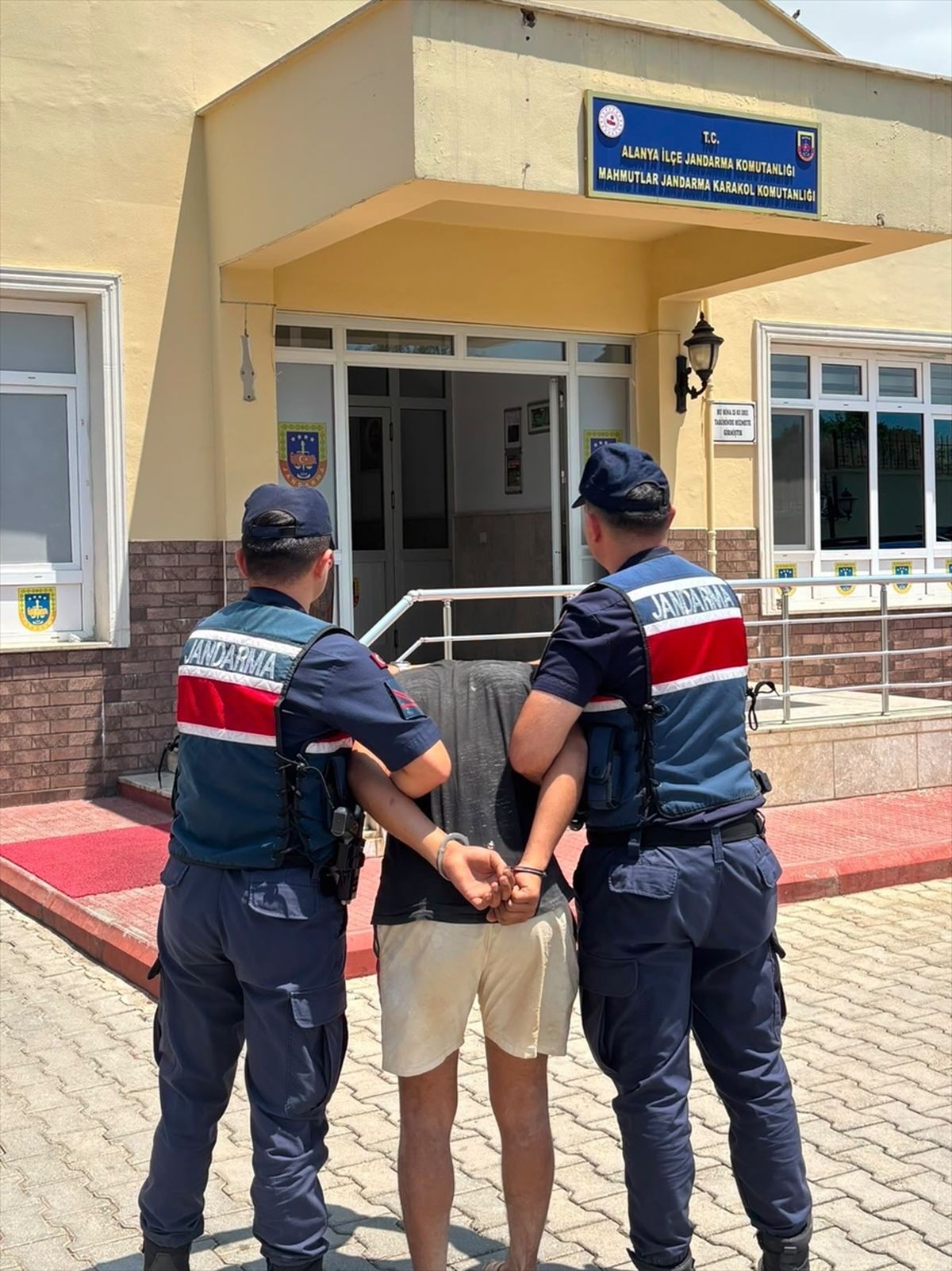 Jandarma Kılığında Hesap Ödemeden Kaçtı