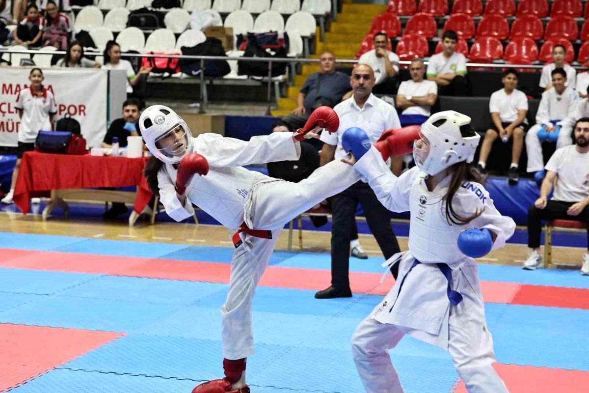 Manisa\'da ANALİG Karate Müsabakaları Başladı