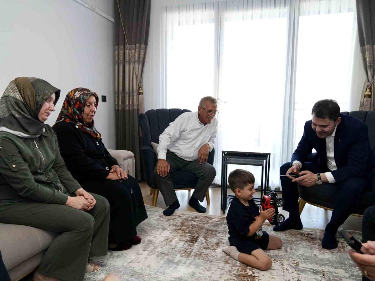 Dede Abdullah Çelik\'e Bakan Kurum\'dan Ziyaret