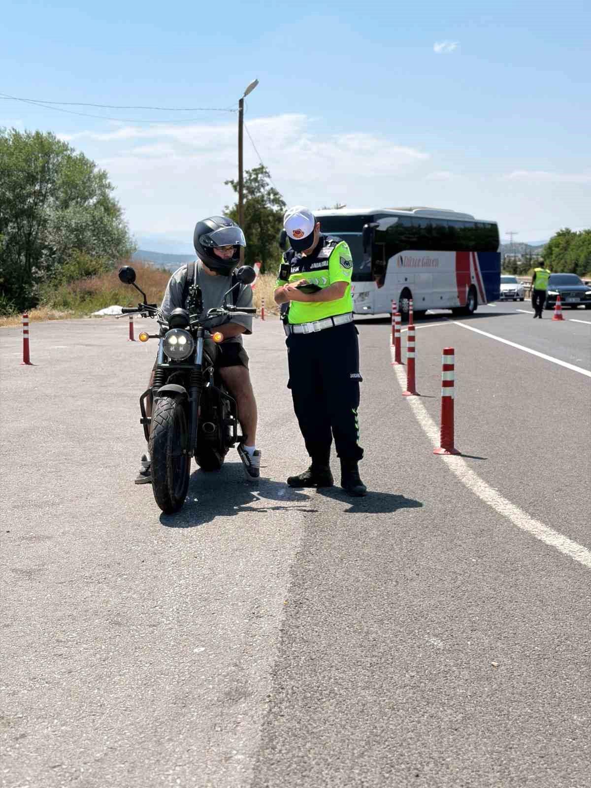 Motosiklet Sürücülerine Güvenli Sürüş Eğitimi