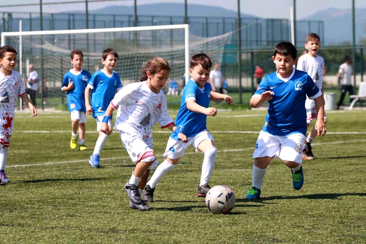 Bolu\'da Mini Minikler Futbol Turnuvası Başladı