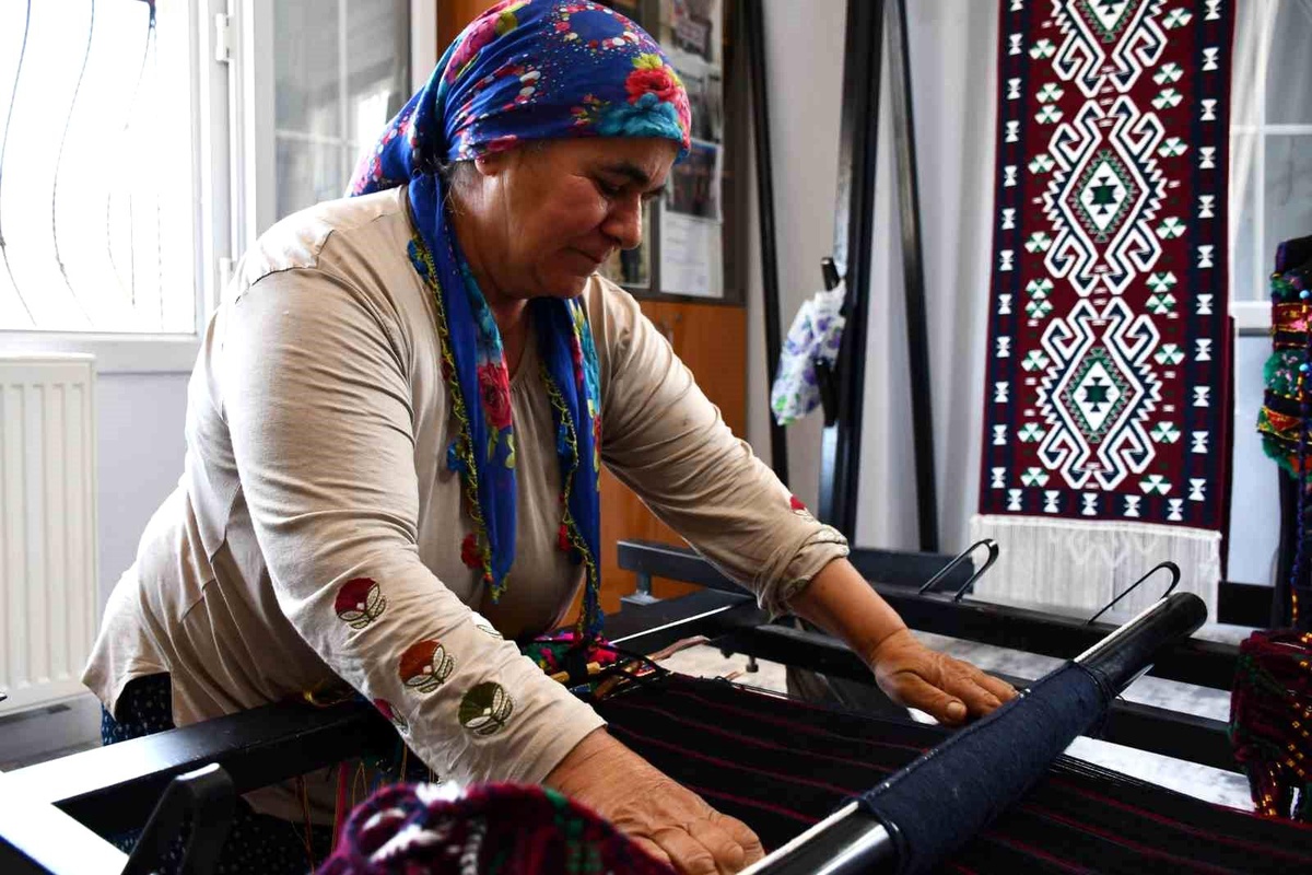 Dört Çocuk Okutan Kadın: Düriye Babat