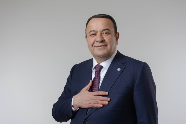 CHP Ankara Milletvekili Adnan Beker partisinden istifa etti