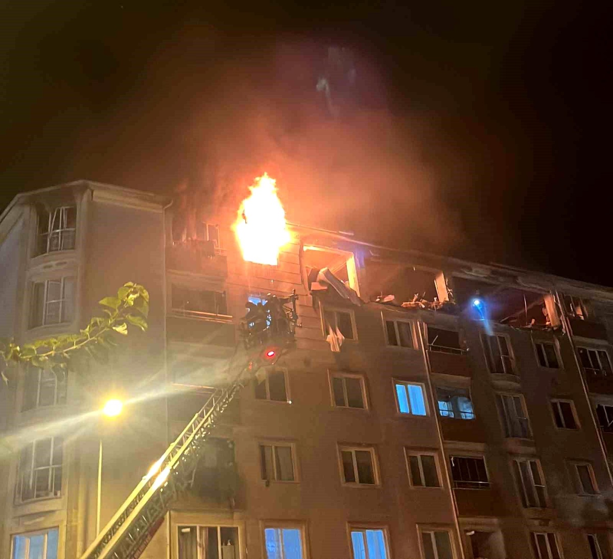 Çorlu\'da Doğal Gaz Patlaması: 2 Ölü, 5 Yaralı