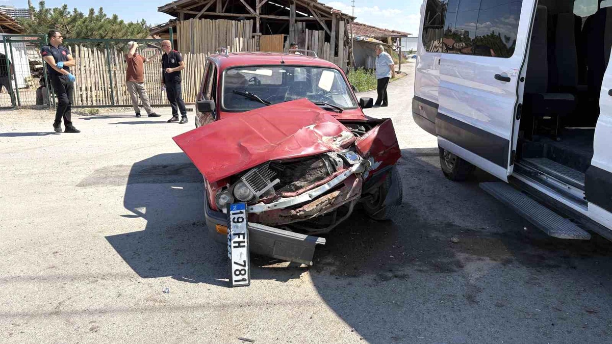 Çorum\'da Trafik Kazası: 2 Yaralı