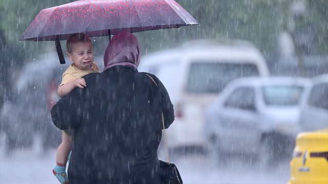 Düzce ve Sakarya’da Sağanak Yağış Etkili Oldu