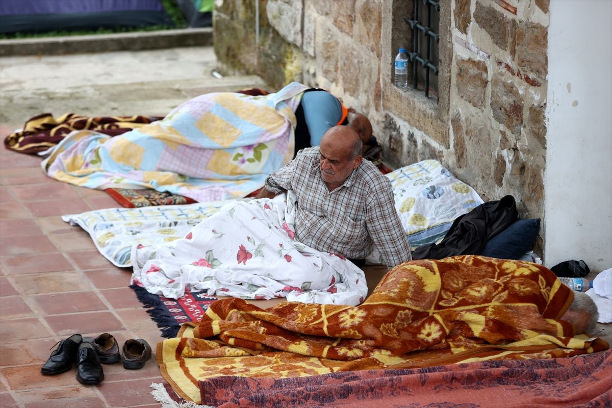 Kırkpınar\'da Güreşseverler Çadırlarda Konakladı