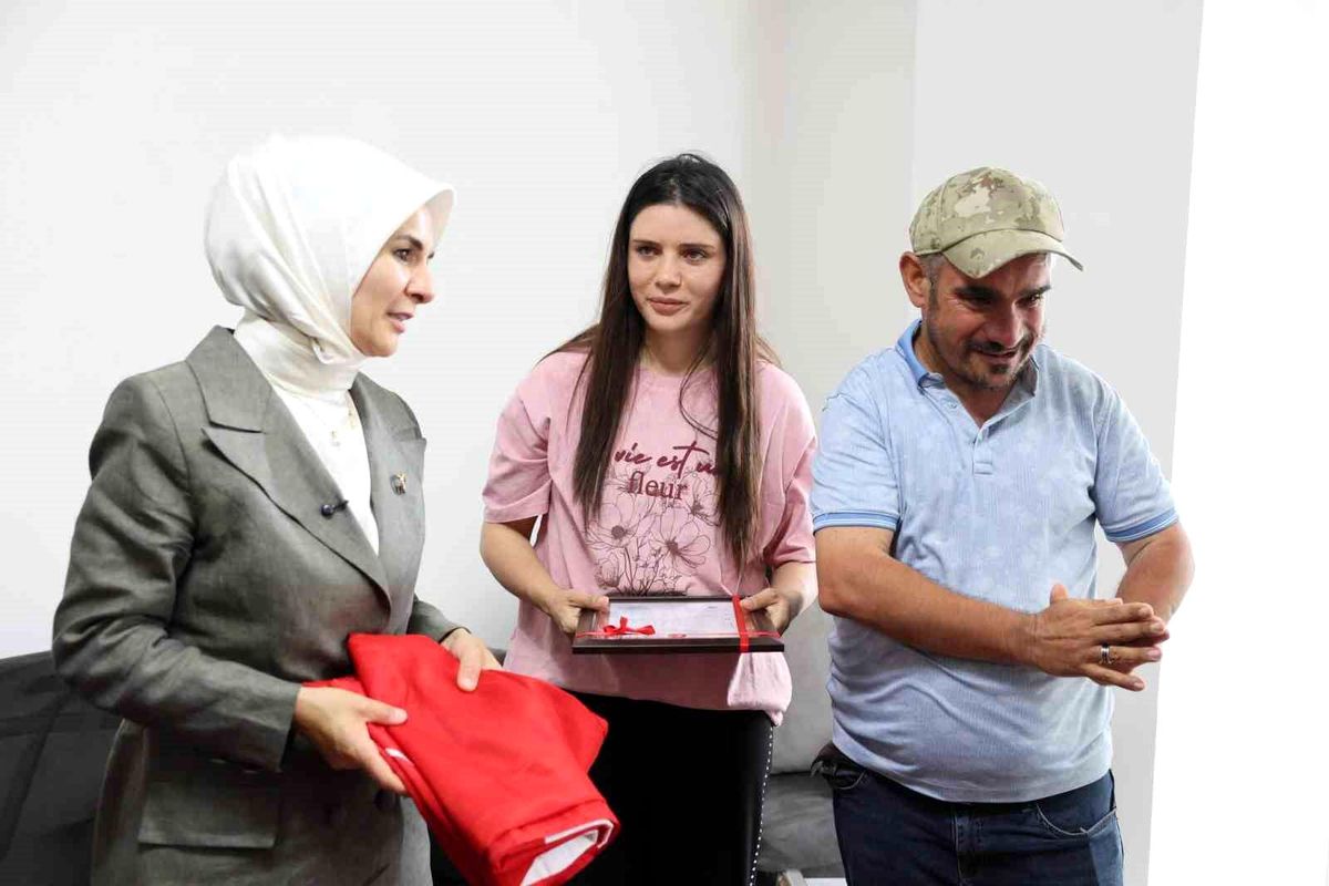 Bakan Göktaş\'tan Fedakar Kardeşe Ziyaret