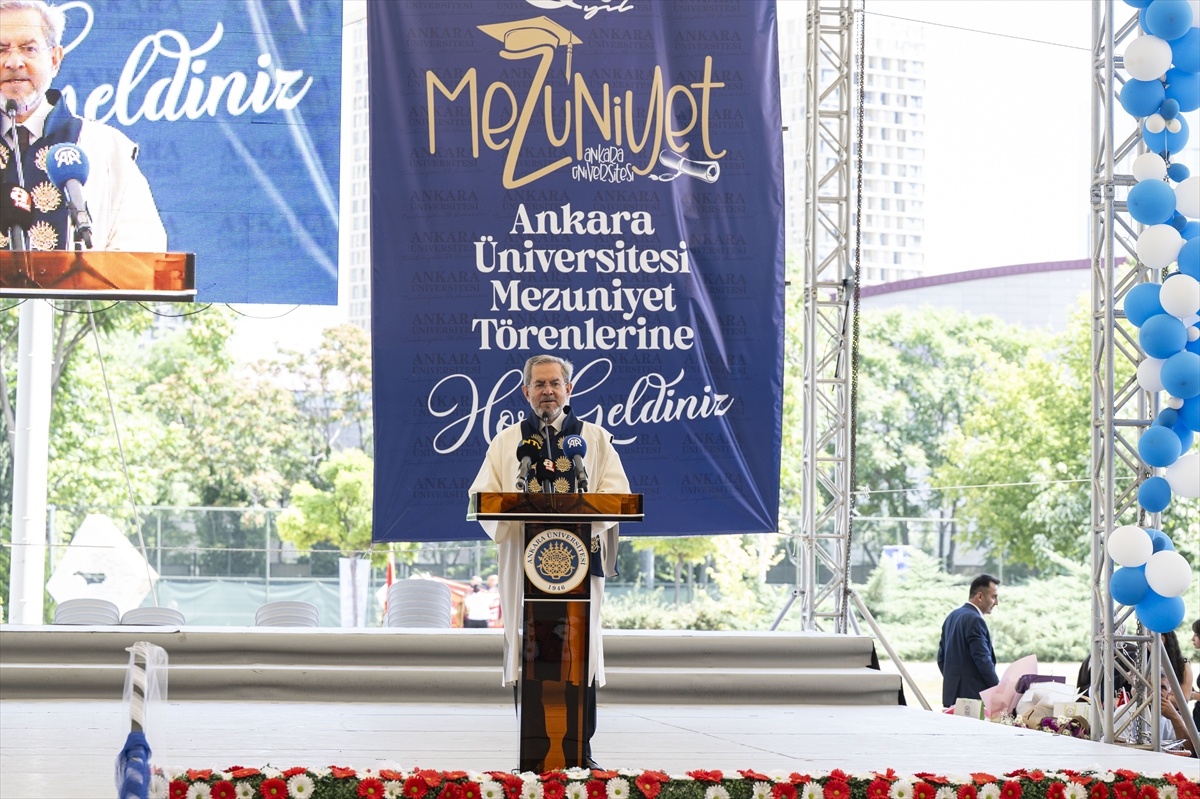 Depremin 248. saatinde kurtarılan Aleyna Ölmez mezun oldu