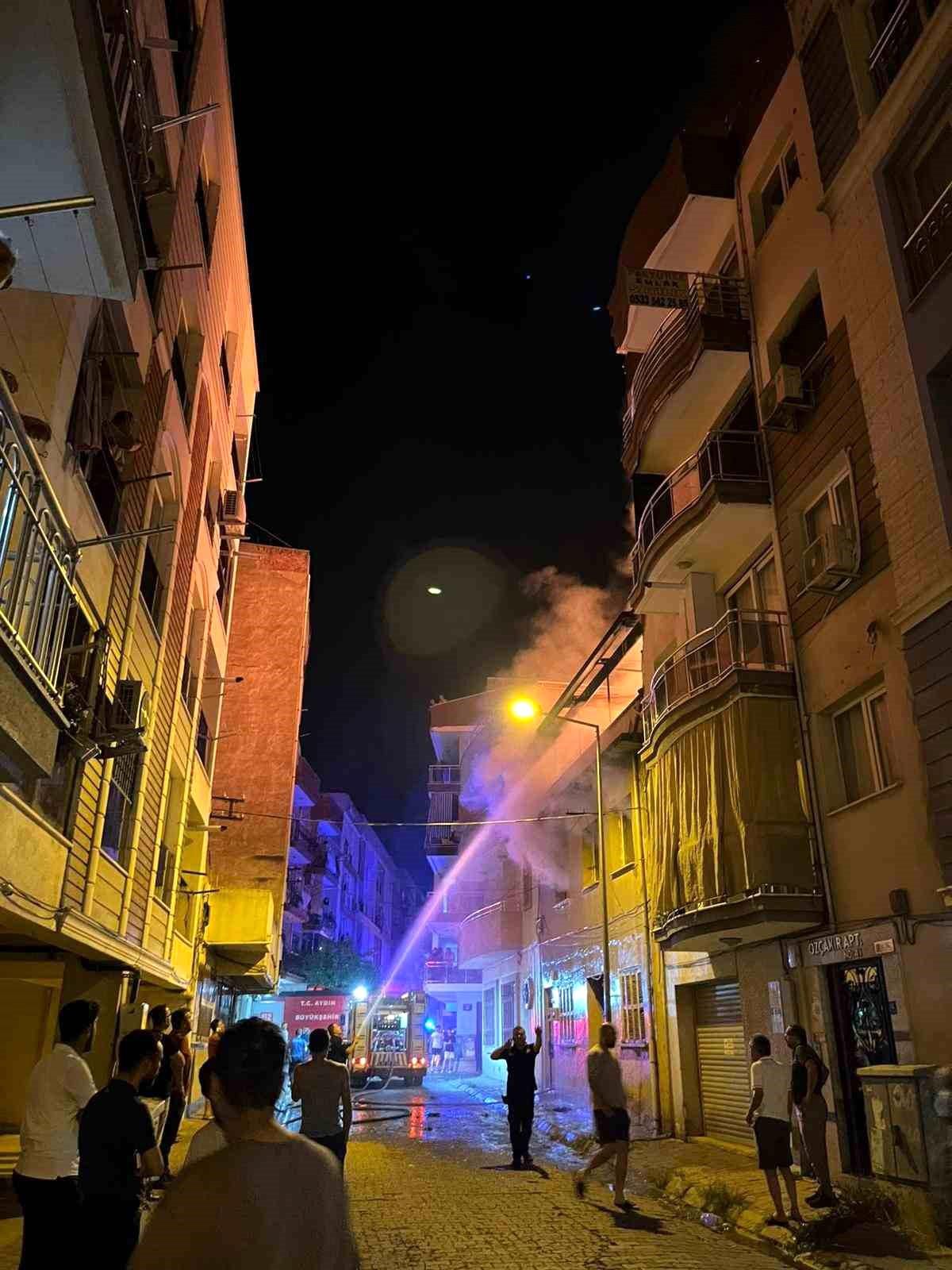 Aydın\'da Psikolojik Sorunlu Kadın Evini Yaktı