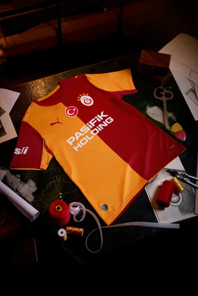 Galatasaray'dan 5 yıldızlı şov! Yeni formaların fiyatı dudak uçuklattı