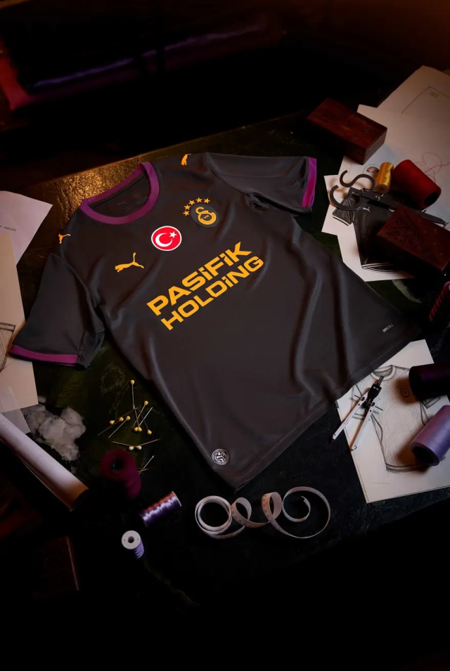 Galatasaray'dan 5 yıldızlı şov! Yeni formaların fiyatı dudak uçuklattı