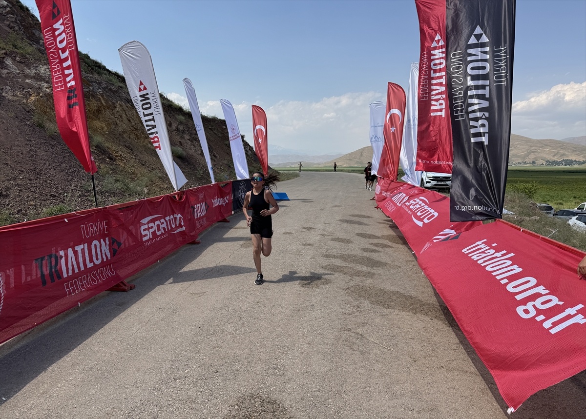 Yüksekova\'da Duatlon Yarışları