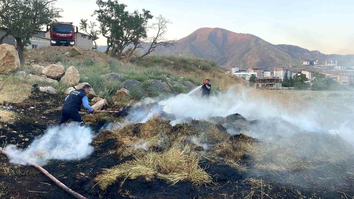 Hakkari\'de Yangın, İhtiyaç Sahibi Aileyi Zor Duruma Soktu