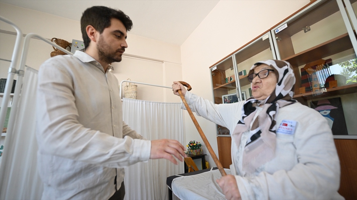 Düzce\'de Huzur Akademisi ile Yaşlılara Destek