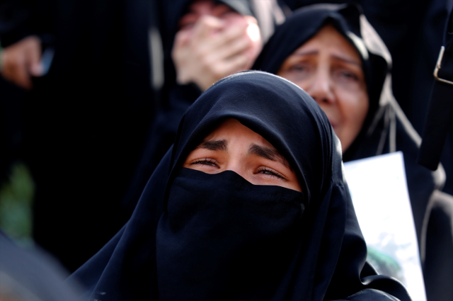 İran'ın eski lideri Hamaney'e veda! İşte on binlerce kişinin katıldığı törenden görüntüler
