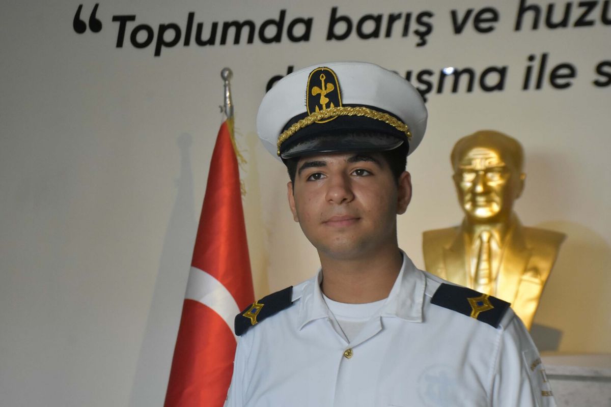 Mavi Vatan şiiriyle çifte birincilik