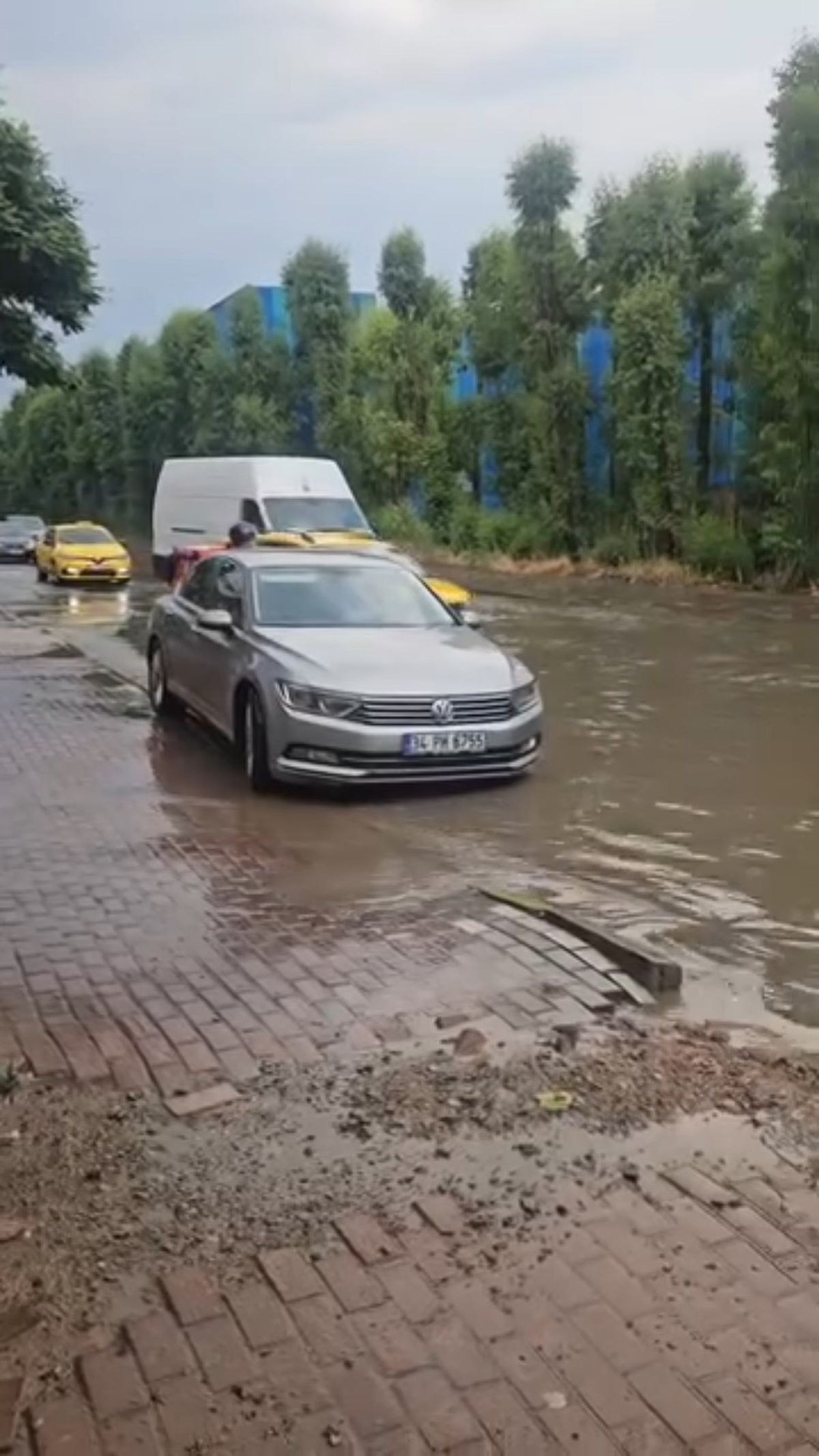 Kocaeli\'de sağanak etkili motokuryelere trafik yasağı