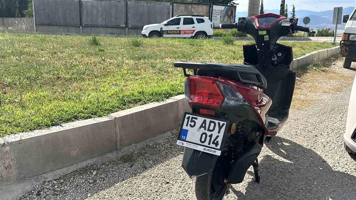Burdur\'da Motosiklet Kazası: Sürücü Yaralandı