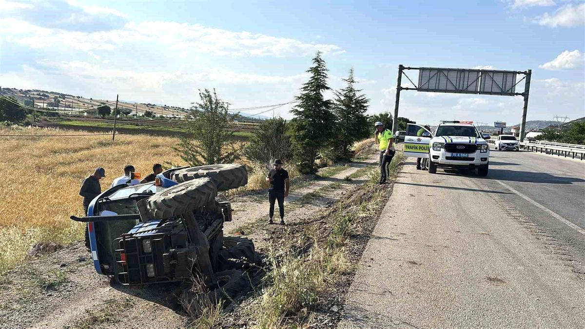 Burdur\'da Traktör Devrildi: Sürücü Yaralı