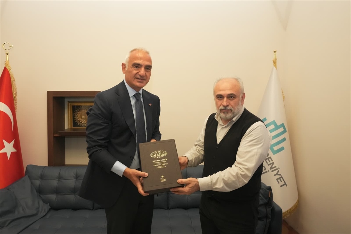 Bakan Ersoy Prof. Dr. Fazlıoğlu ile Görüştü
