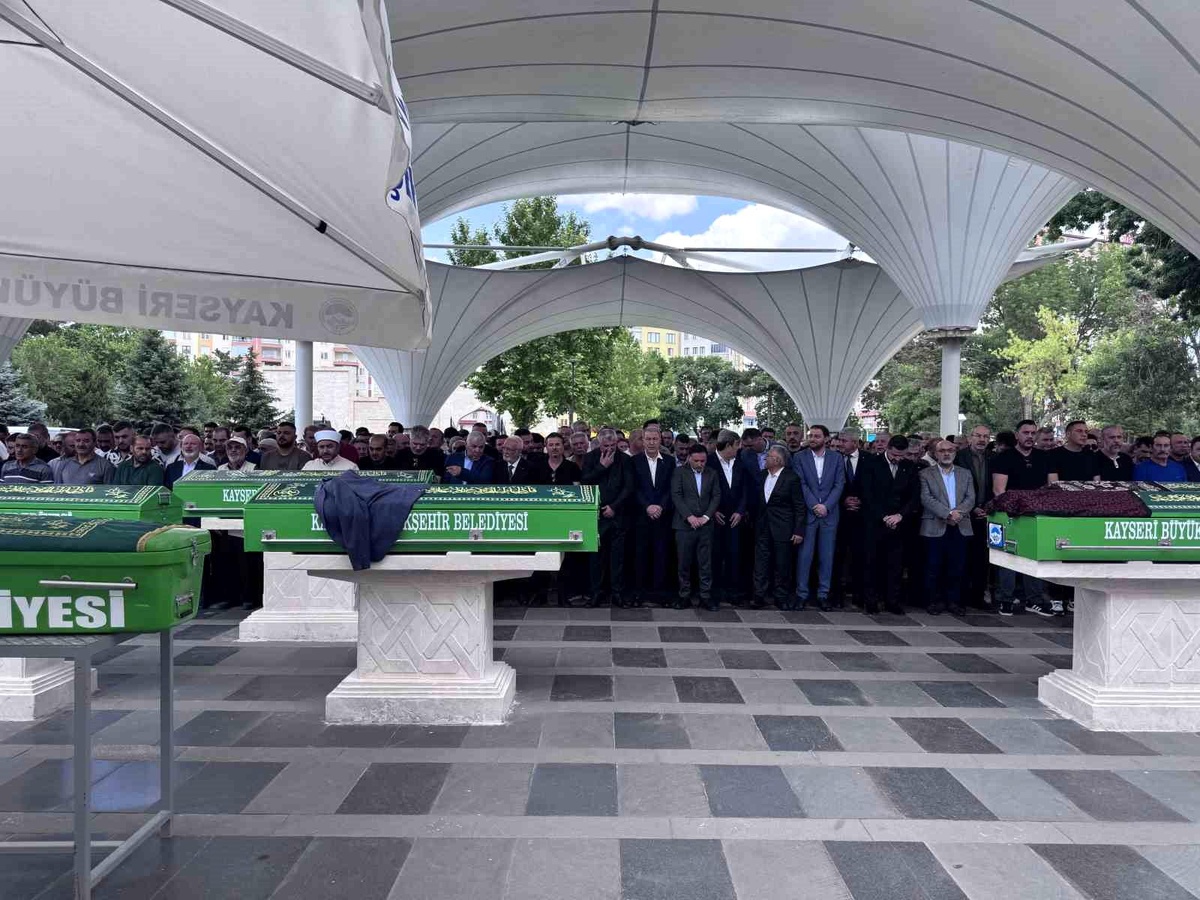Mehmet Arar\'ın babası toprağa verildi