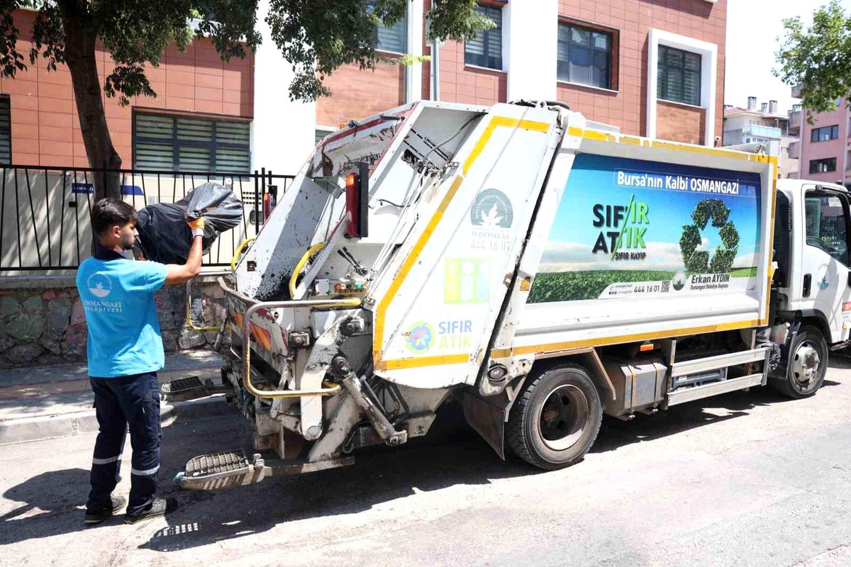 Osmangazi\'de çöp evden 2,5 ton geri dönüşüm atığı çıkarıldı