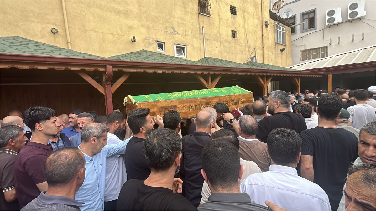 Baba ve Oğul İçin Cenaze Töreni