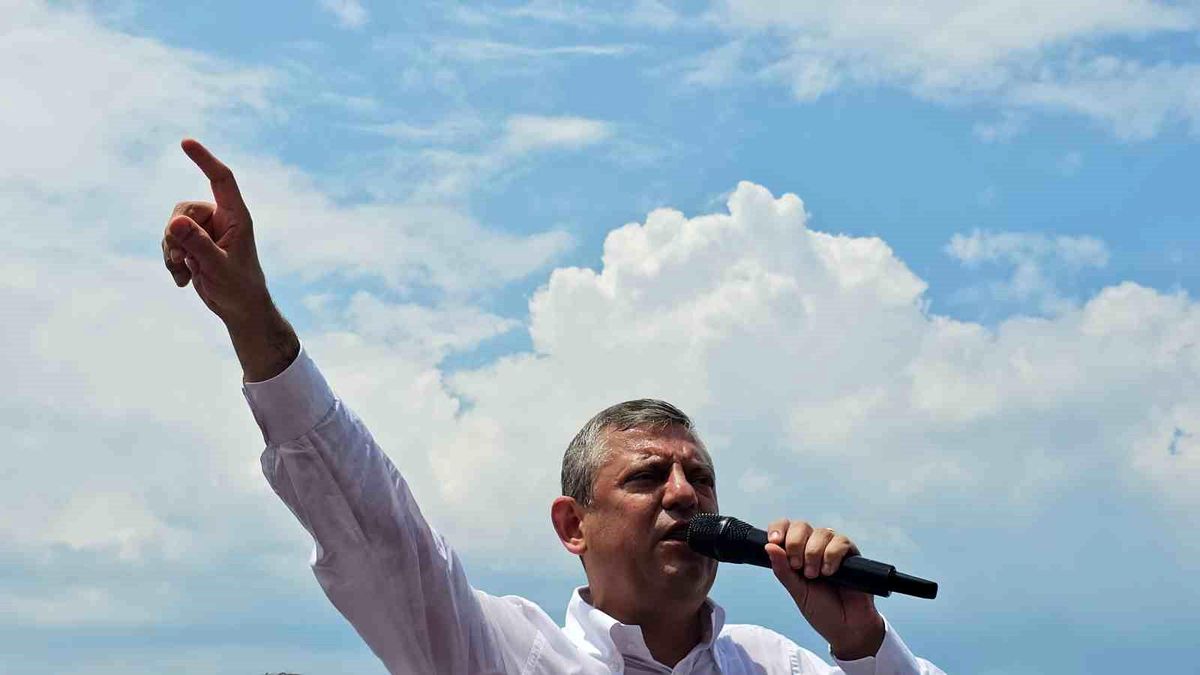 Özgür Özel Zonguldak\'ta Partililere Hitap Etti