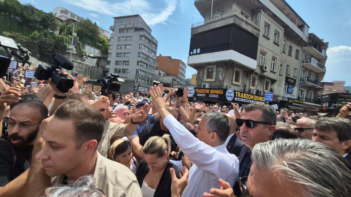 Özgür Özel Zonguldak\'ta Kalabalığa Seslendi