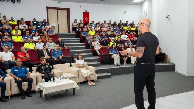 Sinop’ta ergenlik ve iletişim konferansı