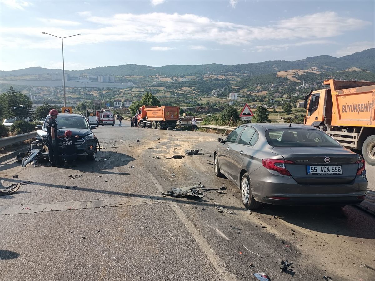 Samsun\'da 8 Araçlı Kaza: 2 Yaralı