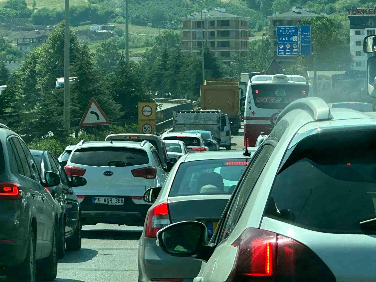Samsun Çevre Yolu\'ndaki Çalışmalar Trafiği Kilitledi