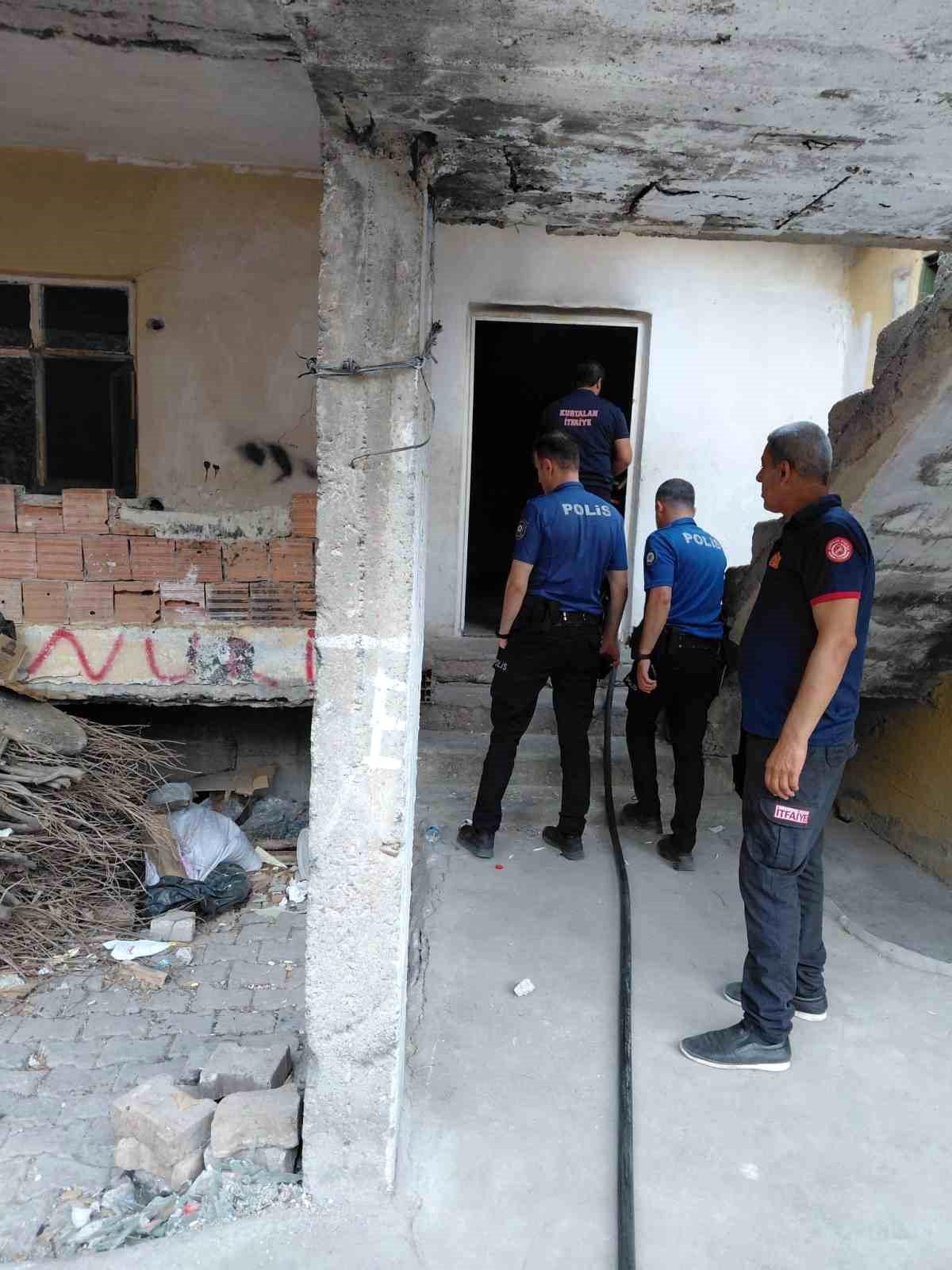 Siirt\'te Metruk Binada Yangın Çıktı