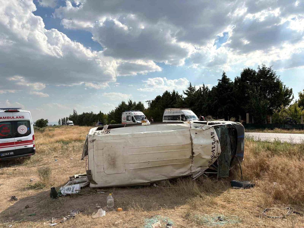Ereğli\'de Minibüs Devrildi, 17 Yaralı