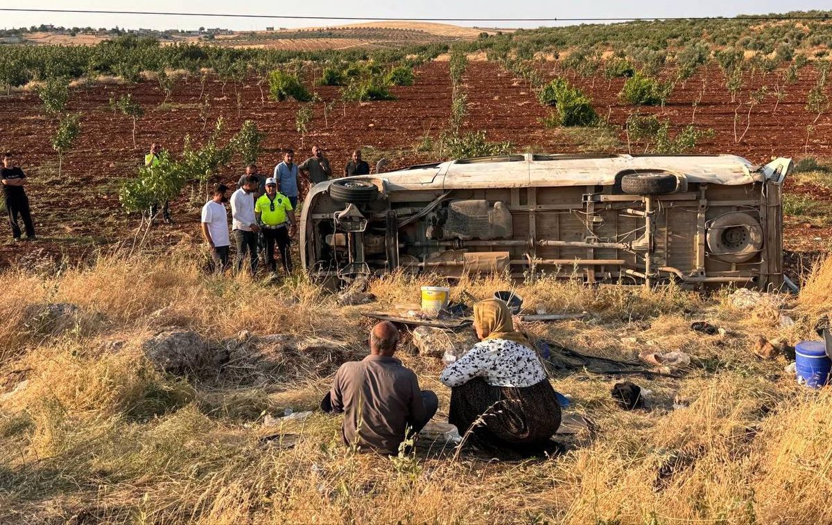 Şanlıurfa\'da Tarım İşçilerini Taşıyan Minibüs Devrildi