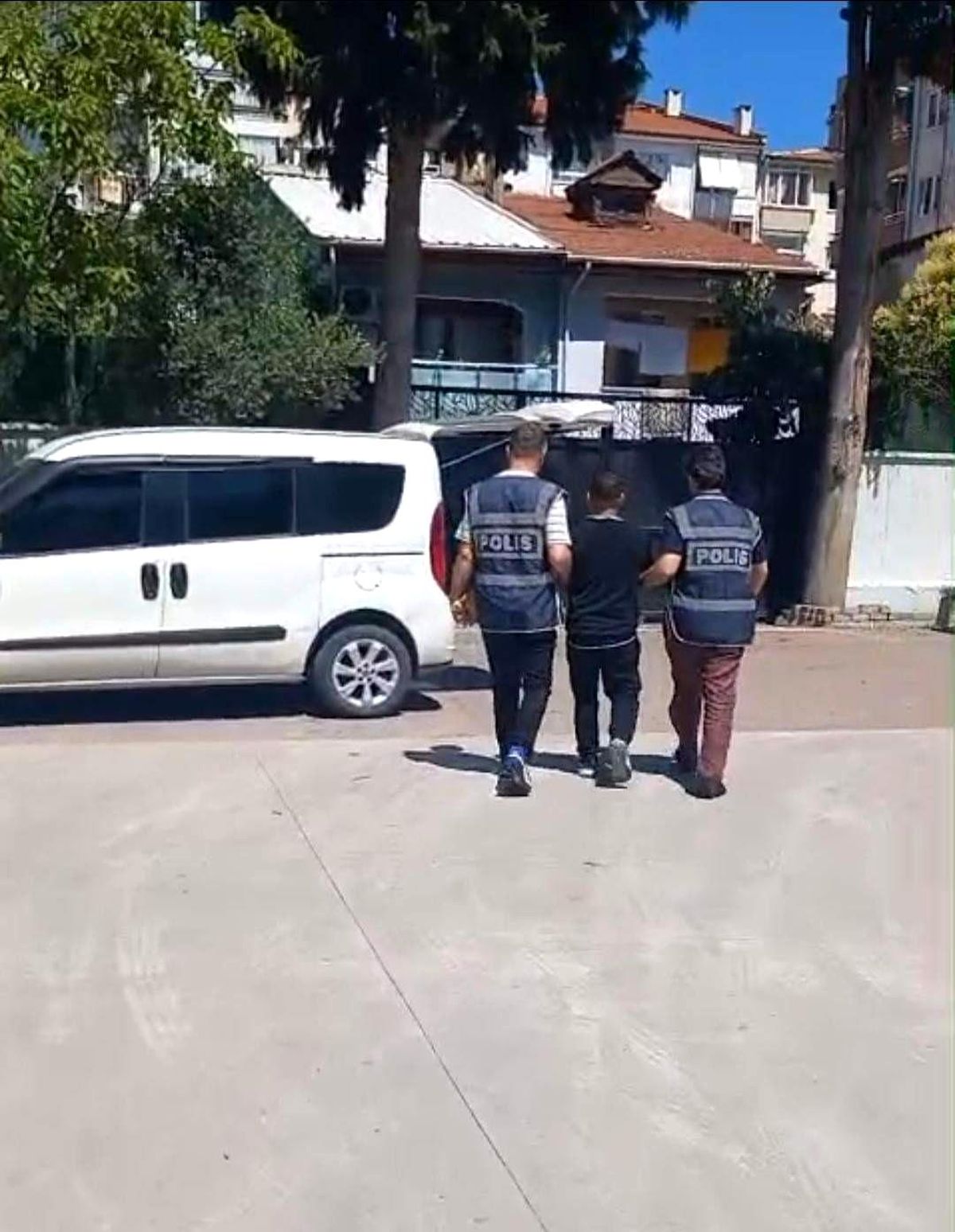 Bursa\'da Firari Hükümlüler Yakalandı
