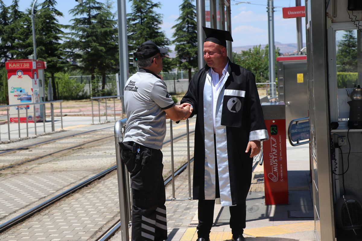 Bekir Akgüneş\'in Gazetecilik Hayali Gerçekleşti