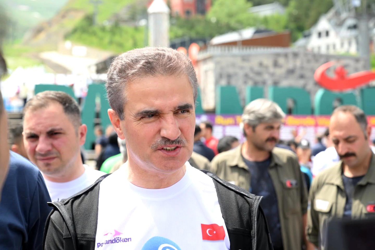 Vali Baruş, Palandöken\'de "Run to stars" yürüyüşüne katıldı