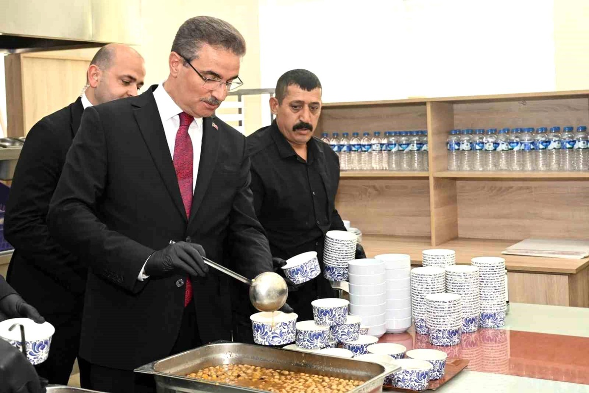 Vali Baruş\'tan emniyet personeline aşure ikramı
