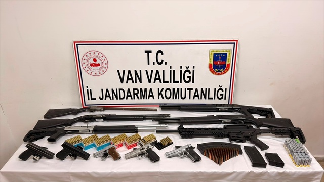 Bu da koyun mafyası: Çobanları silahla tehdit ederek 800 küçükbaş hayvanı yağmaladılar